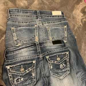 Good condition selling 2 pairs of BKE jeans/capri